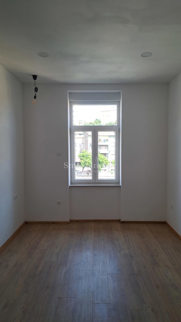 FIUME - POTOK, appartamento recentemente ristrutturato, diviso in 2 appartamenti, balcone