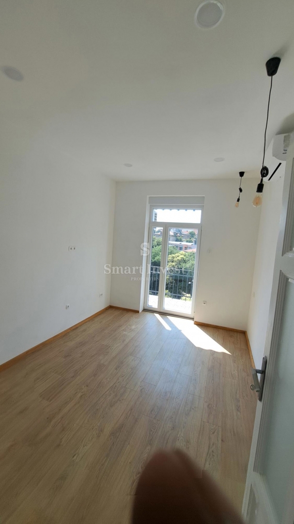 FIUME - POTOK, appartamento recentemente ristrutturato, diviso in 2 appartamenti, balcone