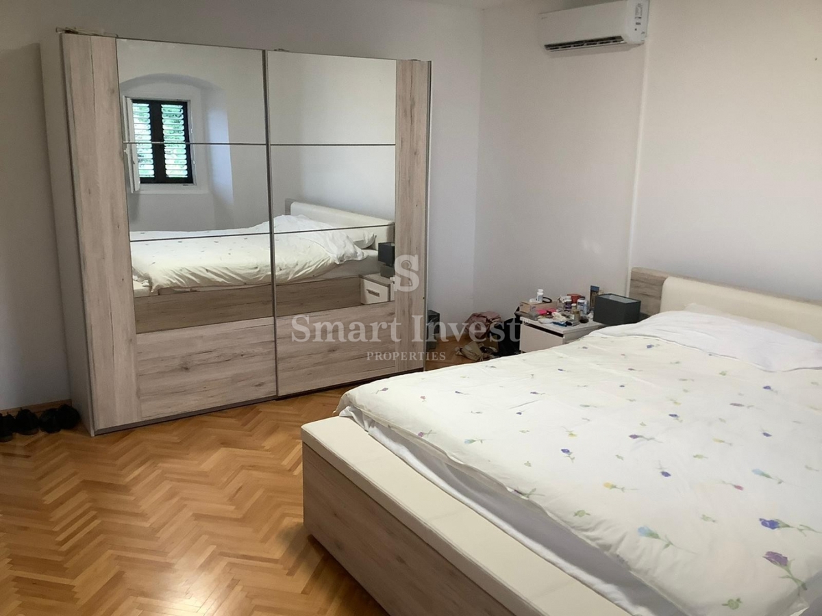 LAURANA, casa con ampio terreno di 2437 m2