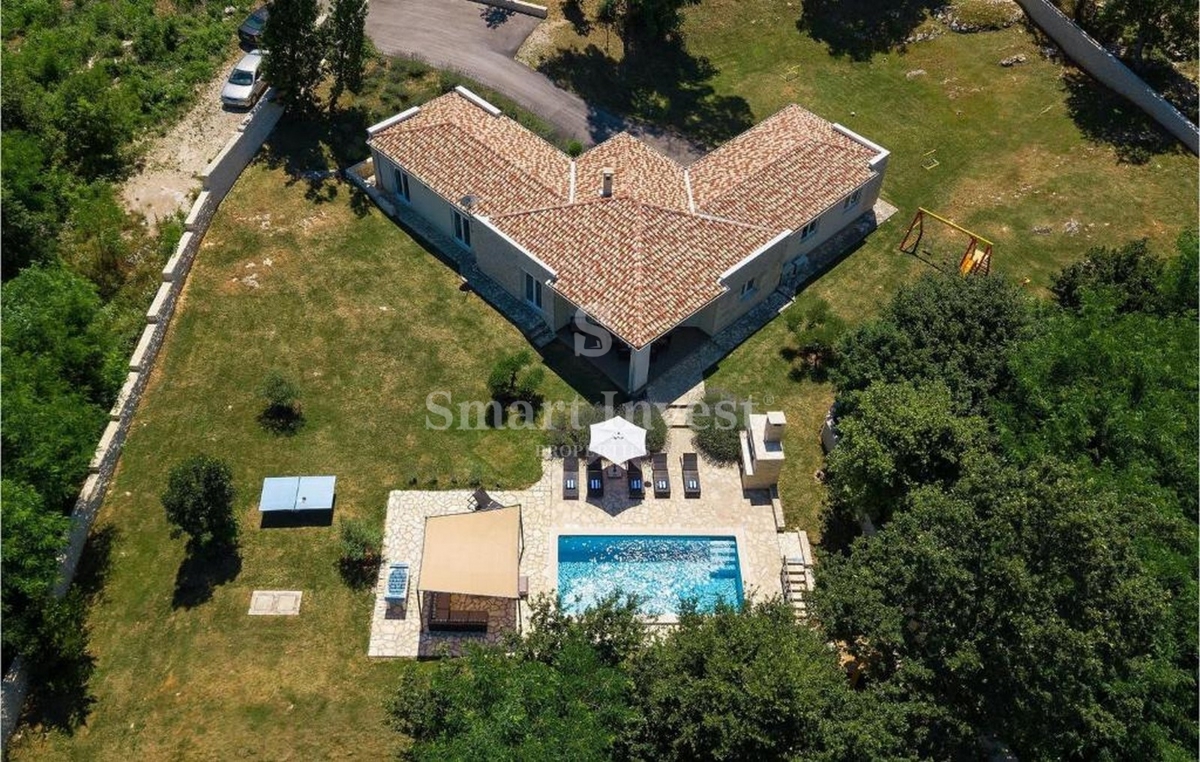 ISTRIA - ALBONA, villa con piscina e privacy assoluta