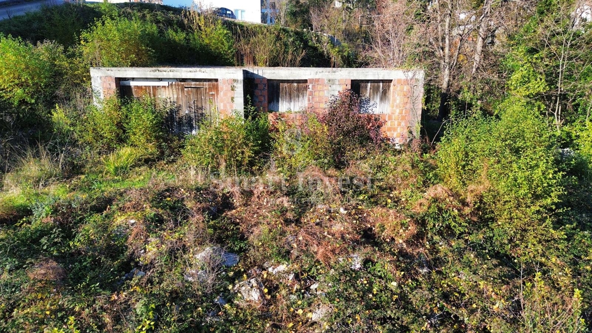 ABBAZIA - POBRI, casa non finita su un terreno di 1199 m2