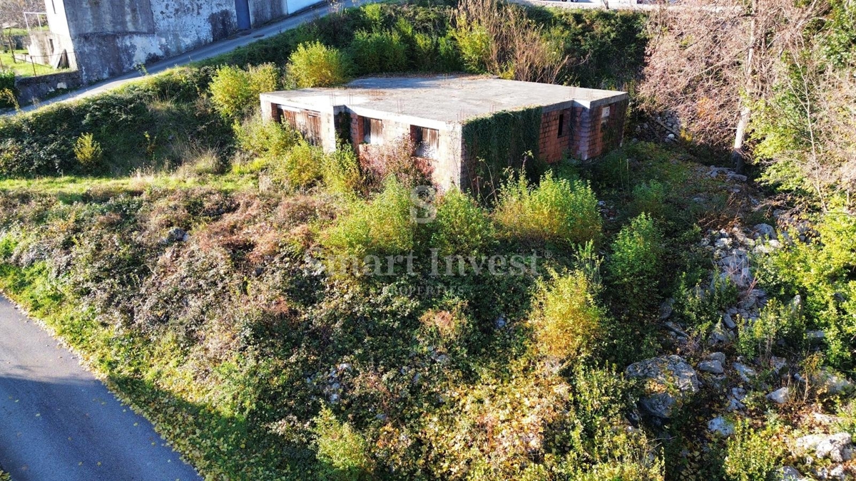 ABBAZIA - POBRI, casa non finita su un terreno di 1199 m2