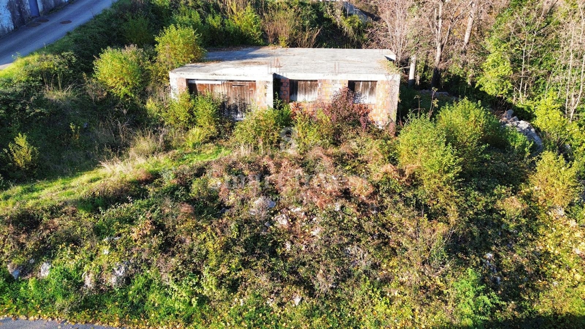 ABBAZIA - POBRI, casa non finita su un terreno di 1199 m2