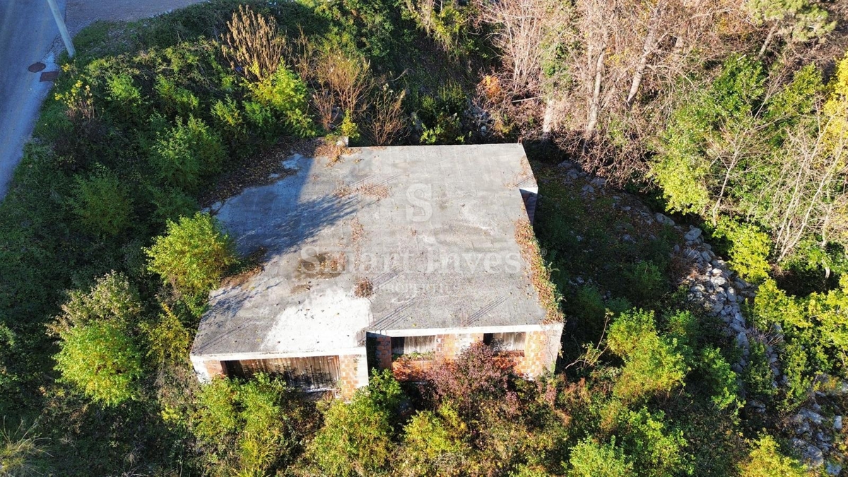 ABBAZIA - POBRI, casa non finita su un terreno di 1199 m2