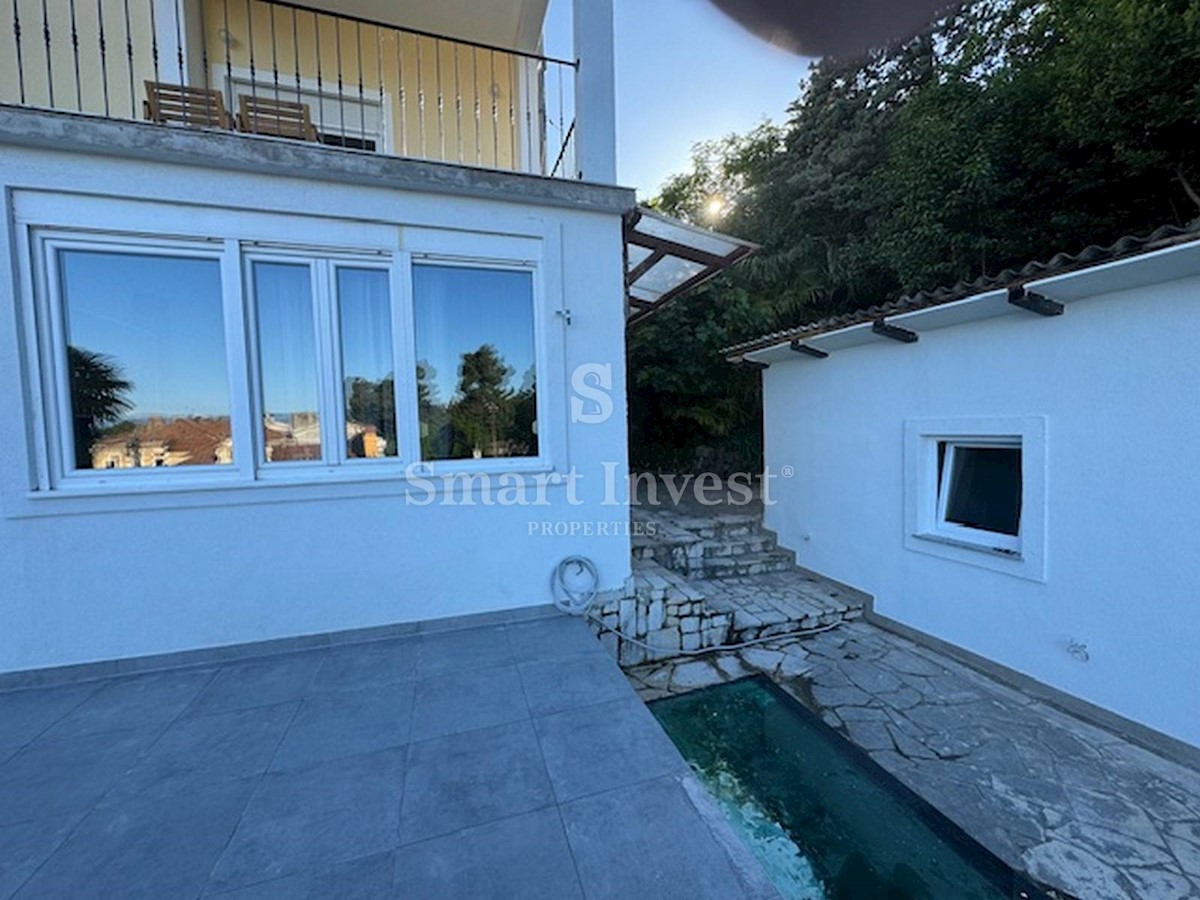 OPATIJA, Two apartments of 60 m2 in total, with terrace and small garden