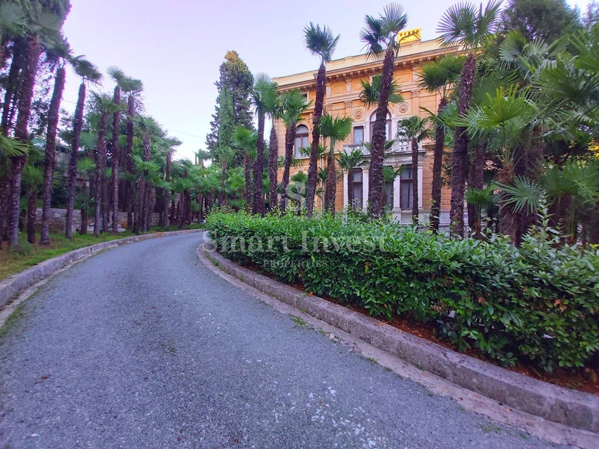 OPATIJA, Exclusive 2-bedrooms flat in Austro-Hungarian villa near the sea