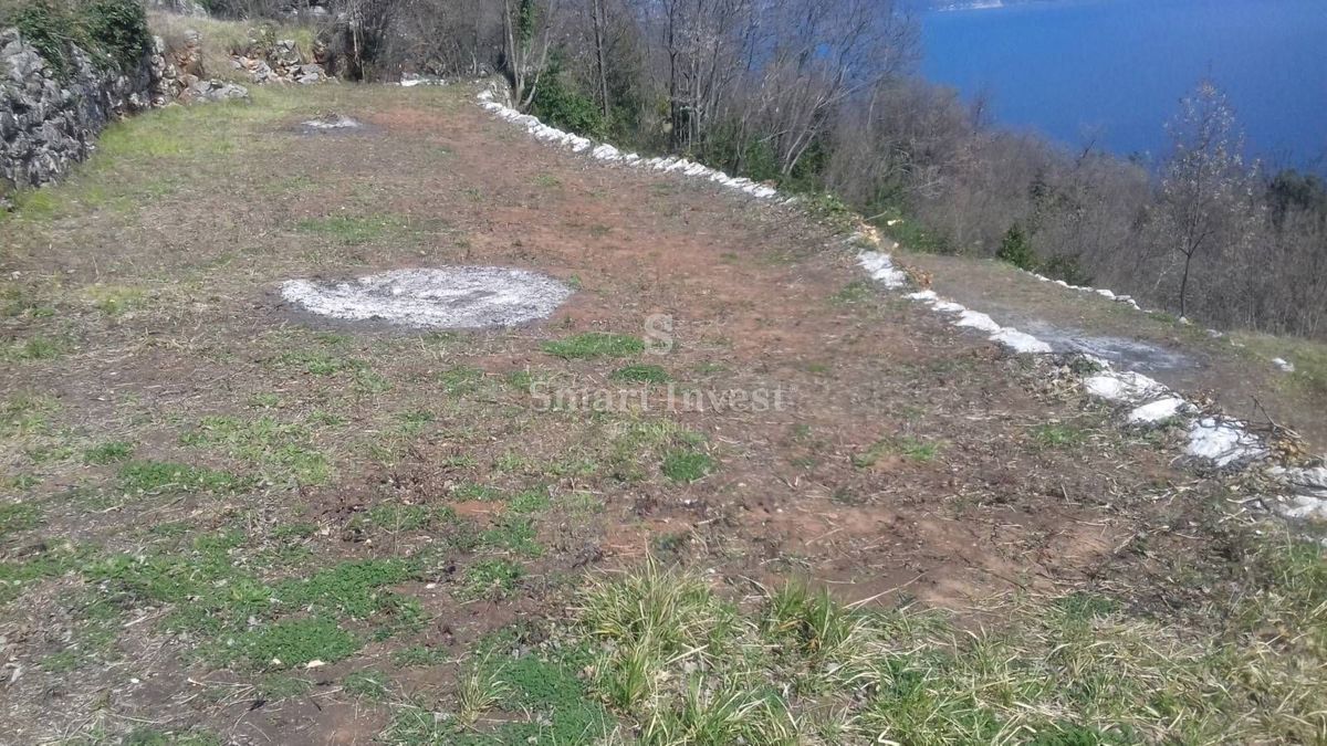 LOVRAN, Terreno edificabile di 994 m2 con una bellissima vista sul mare