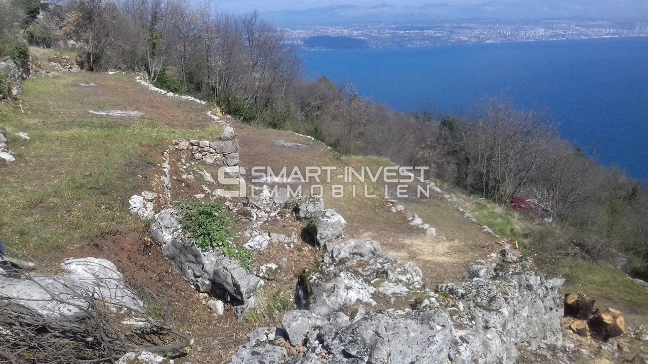 LOVRAN, Terreno edificabile di 994 m2 con una bellissima vista sul mare