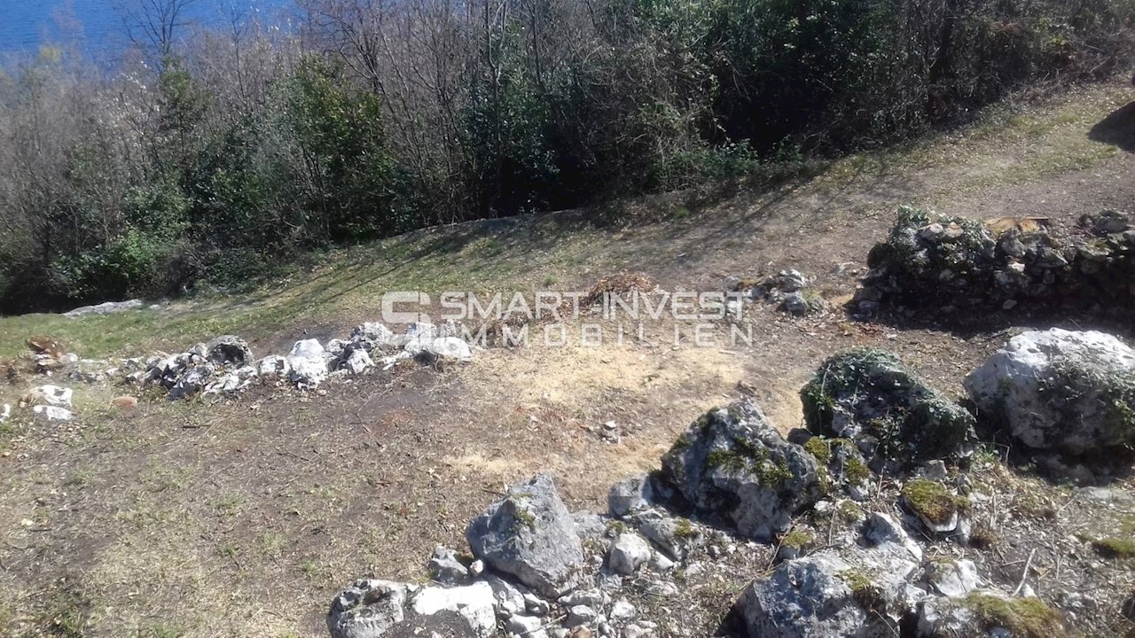 LOVRAN, Terreno edificabile di 994 m2 con una bellissima vista sul mare