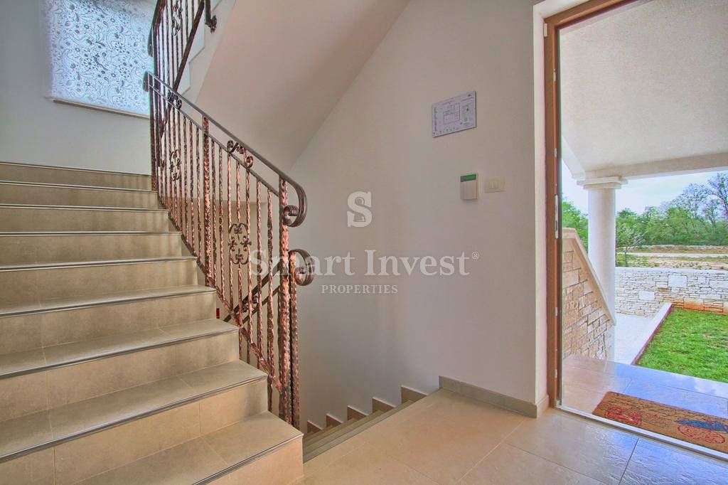 ISTRIA - Svetvinčenat, 5-bedrooms house with pool, on a secluded location