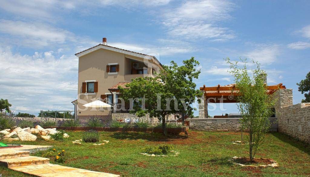 ISTRIA - Svetvinčenat, 5-bedrooms house with pool, on a secluded location