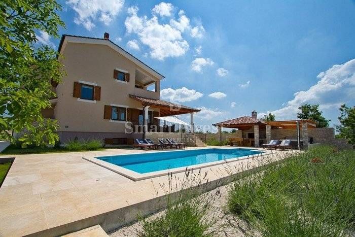 ISTRIA - Svetvinčenat, 5-bedrooms house with pool, on a secluded location