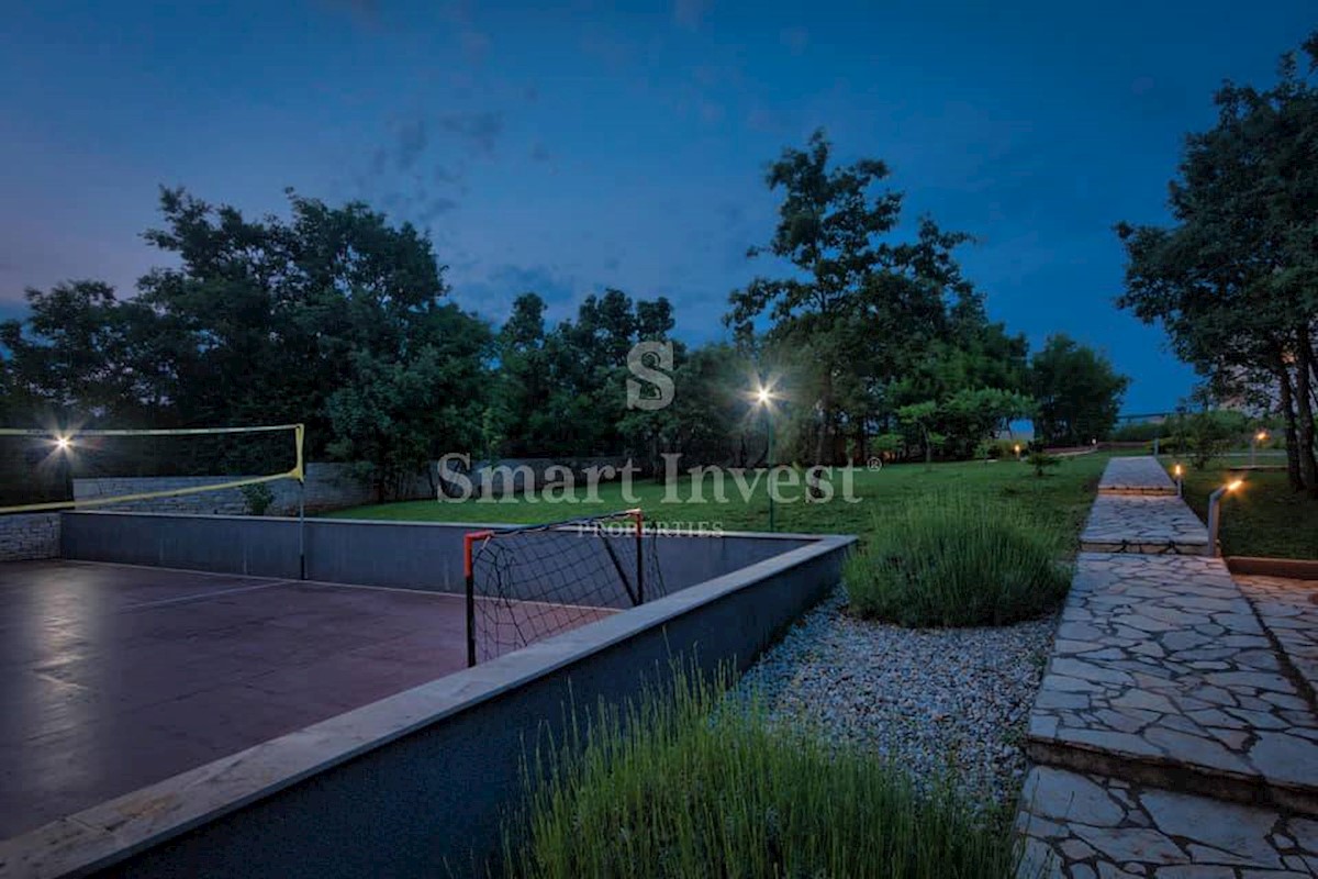 ISTRIA - Svetvinčenat, 5-bedrooms house with pool, on a secluded location