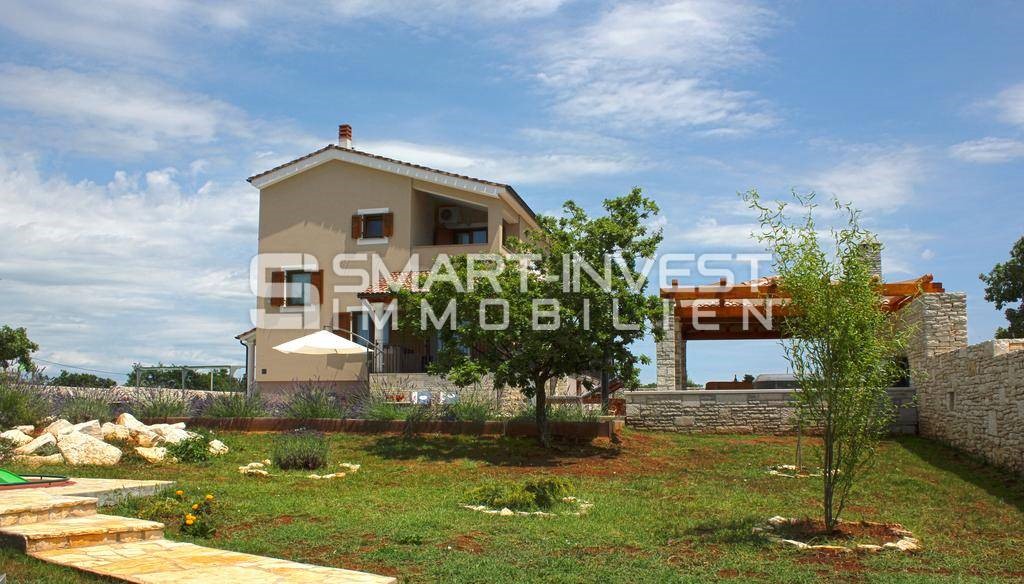 ISTRIA - Svetvinčenat, 5-bedrooms house with pool, on a secluded location