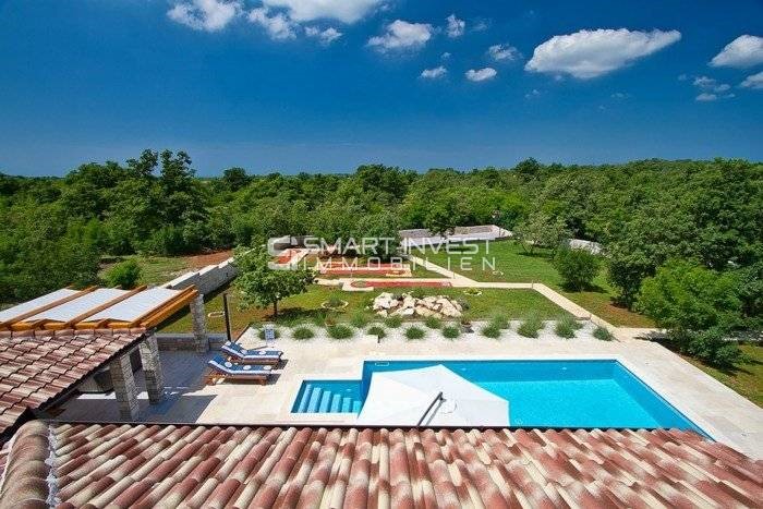 ISTRIA - Svetvinčenat, 5-bedrooms house with pool, on a secluded location