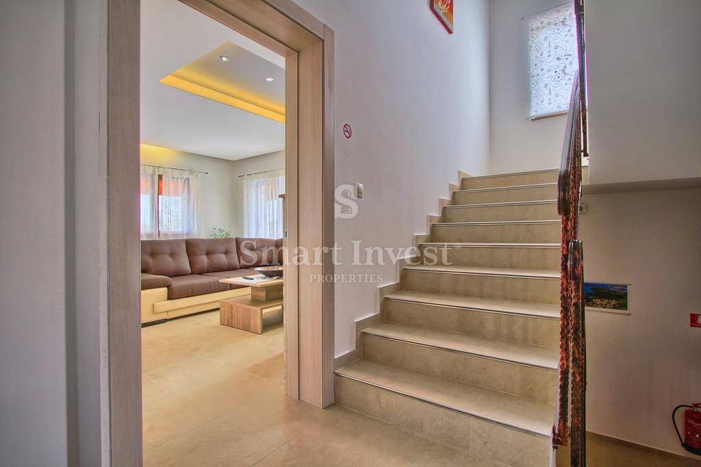 ISTRIA - Svetvinčenat, 5-bedrooms house with pool, on a secluded location
