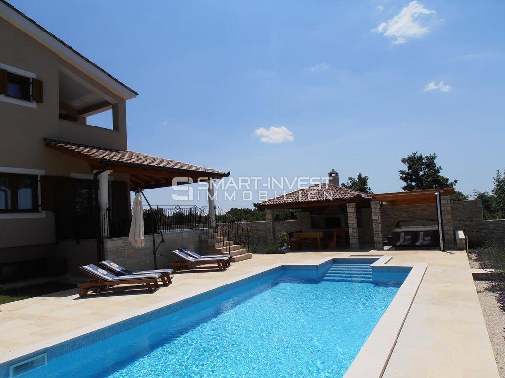 ISTRIA - Svetvinčenat, 5-bedrooms house with pool, on a secluded location