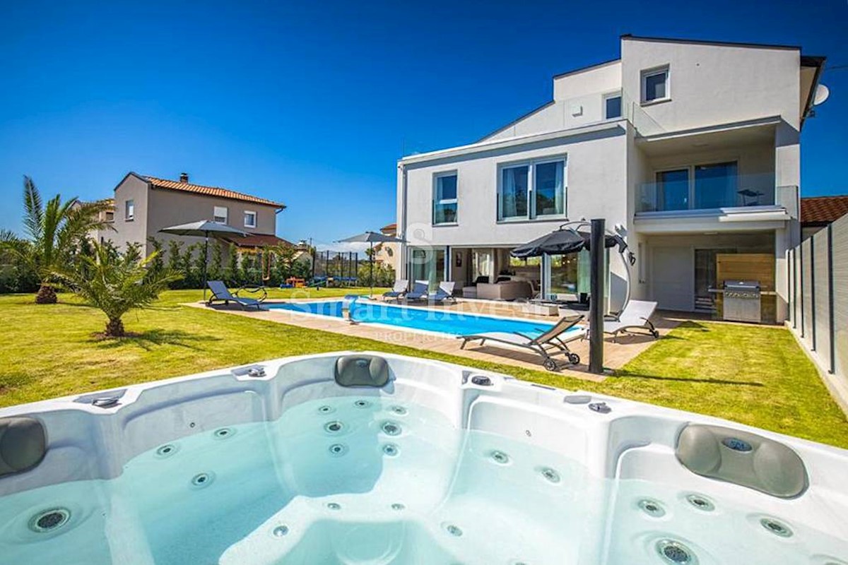 ISTRIA - POREČ, LUXURY VILLA WITH HEATED POOL AND SEA VIEW – 5 km to the sea