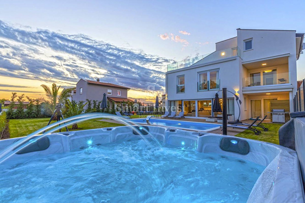 ISTRIA - POREČ, LUXURY VILLA WITH HEATED POOL AND SEA VIEW – 5 km to the sea