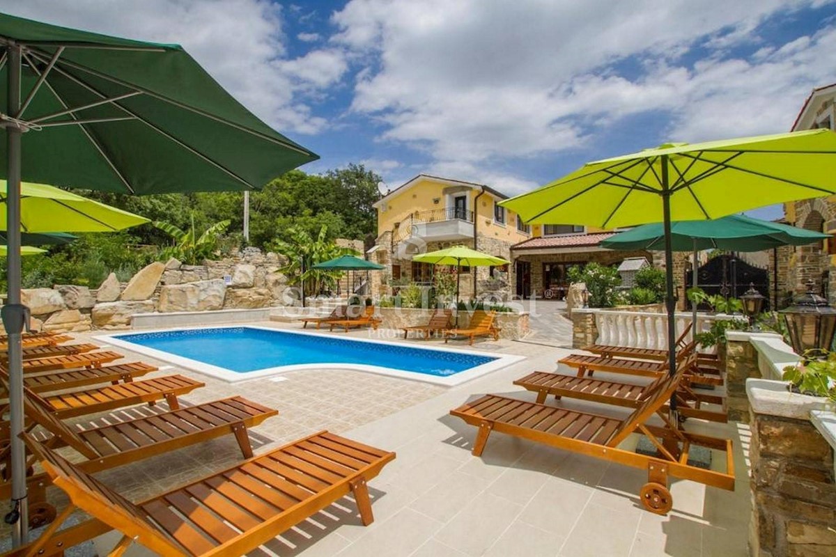 ISTRIA, TWO TRADITIONAL HOUSES WITH POOL IN CENTRAL ISTRIA