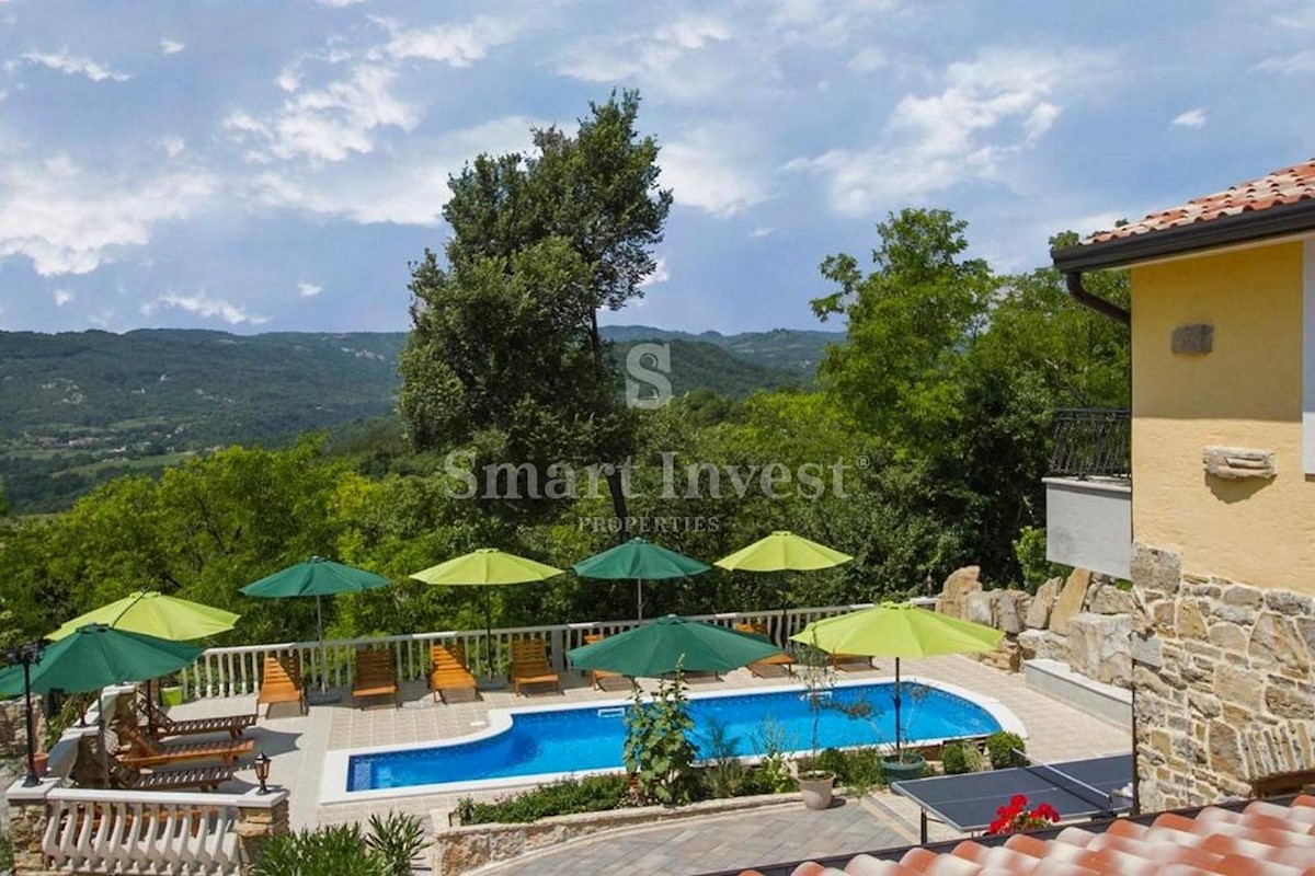 ISTRIA, TWO TRADITIONAL HOUSES WITH POOL IN CENTRAL ISTRIA