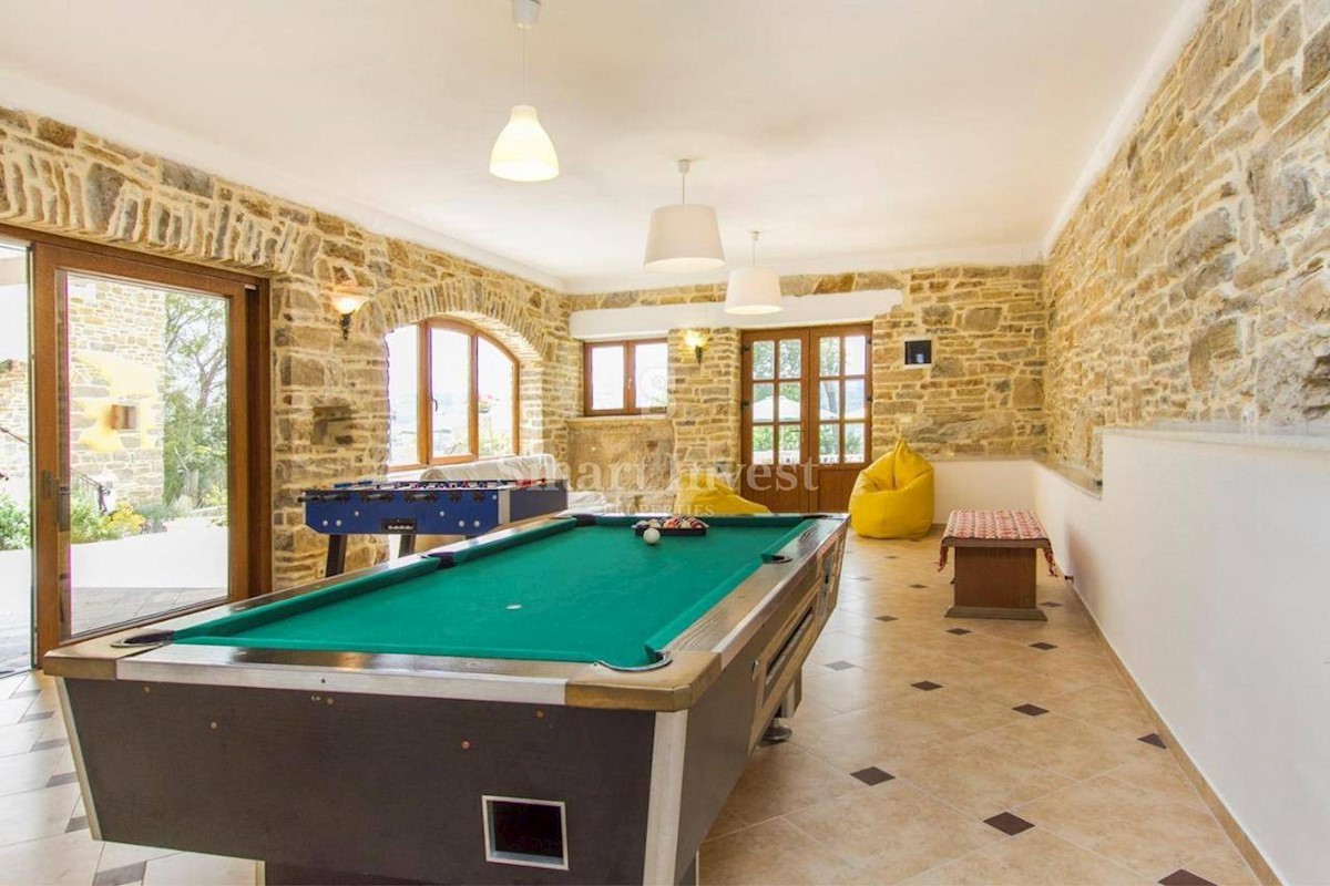 ISTRIA, TWO TRADITIONAL HOUSES WITH POOL IN CENTRAL ISTRIA