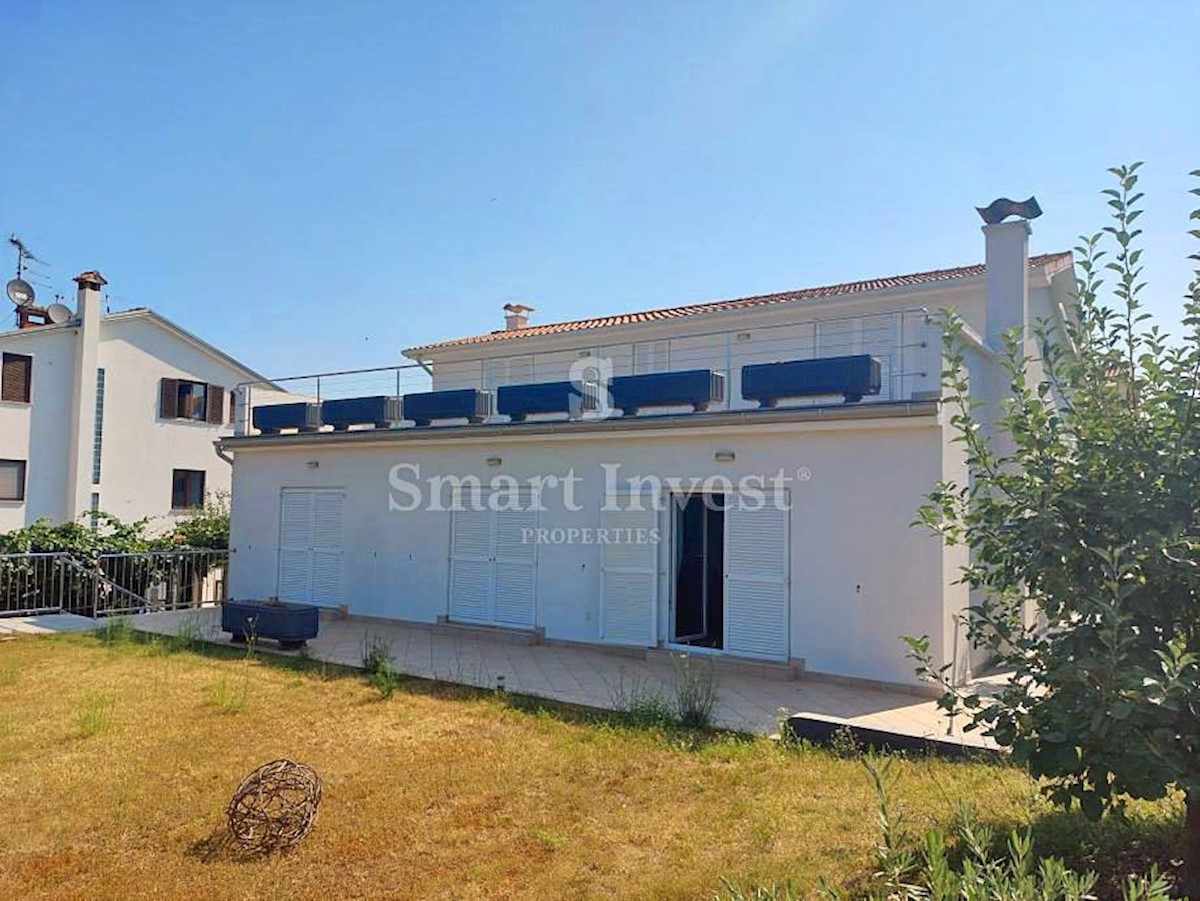 ISTRIA - POREČ, COMFORTABLE 4-BEDROOMS HOUSE, 4 km to the sea