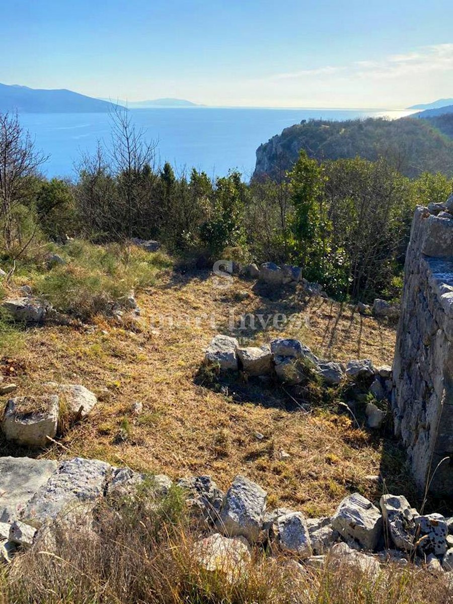 OPATIJA RIVIERA, Land of 3.282 m2 with 7 ruin stone houses and panoramic sea view