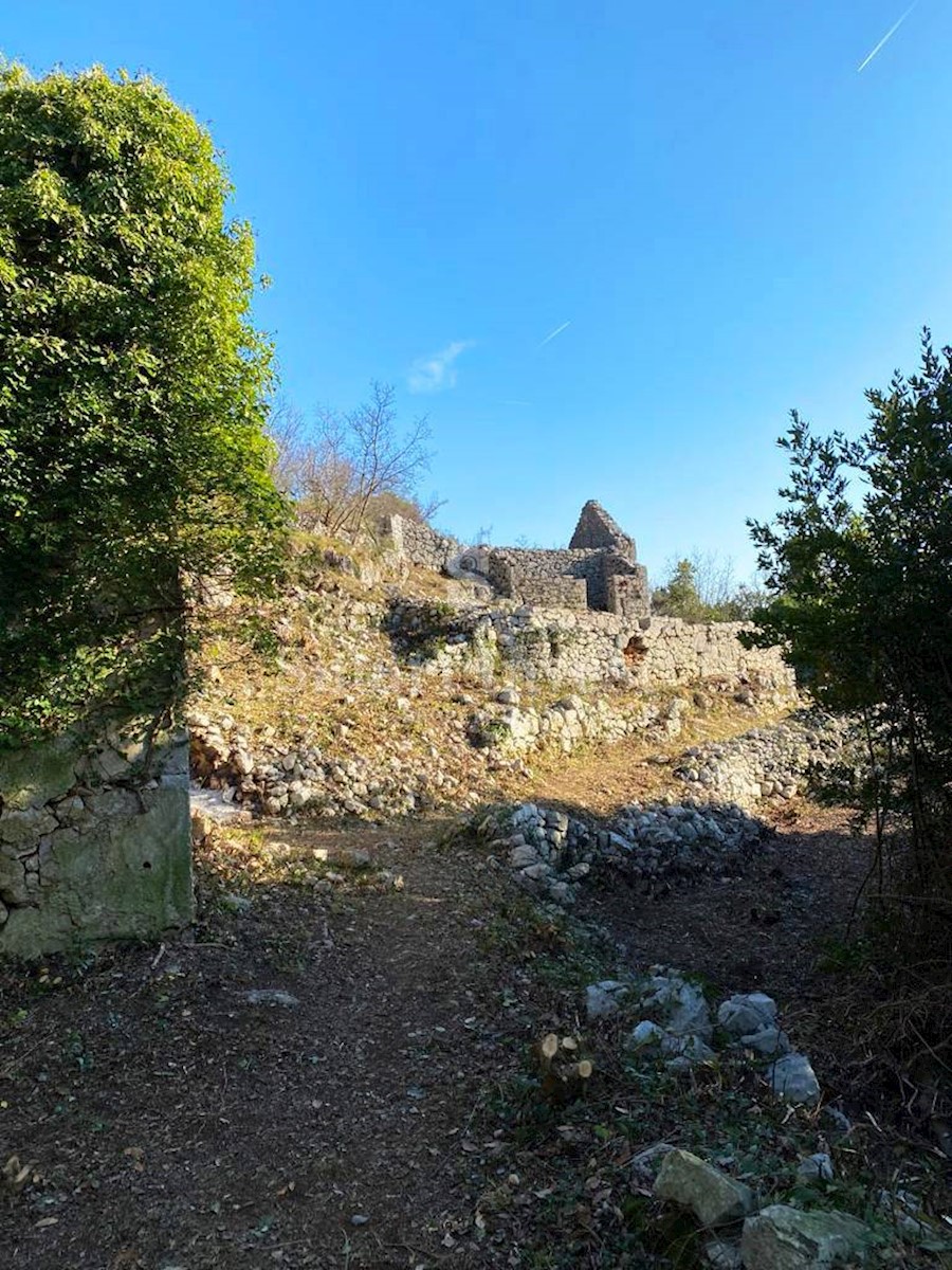 OPATIJA RIVIERA, Land of 3.282 m2 with 7 ruin stone houses and panoramic sea view