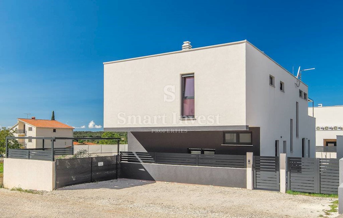 ISTRIA - PULA, IMPRESSIONANTE NUOVA VILLA CON PISCINA VICINO AL CENTRO, in vendita