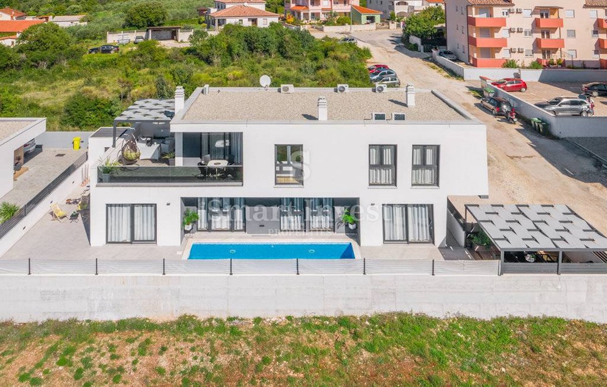 ISTRIA - PULA, IMPRESSIONANTE NUOVA VILLA CON PISCINA VICINO AL CENTRO, in vendita