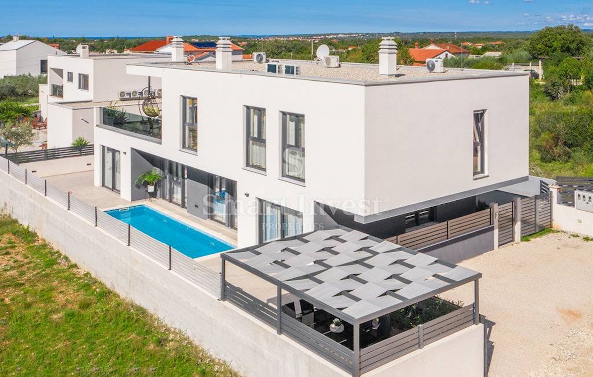 ISTRIA - PULA, IMPRESSIONANTE NUOVA VILLA CON PISCINA VICINO AL CENTRO, in vendita