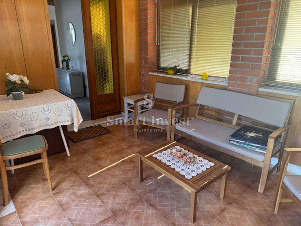 LAURANA, Piano di una casa con giardino, vicino al mare e al centro