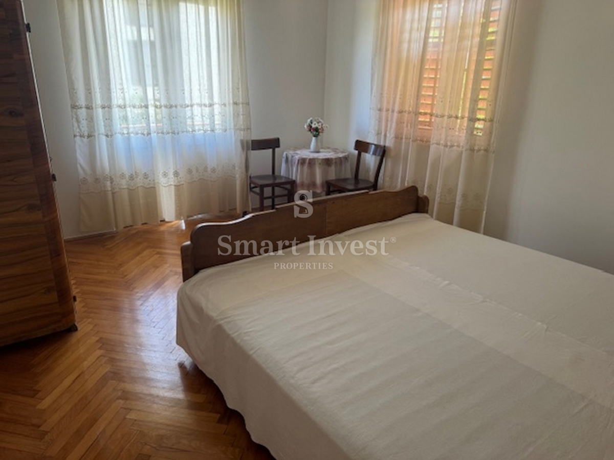 LAURANA, Piano di una casa con giardino, vicino al mare e al centro