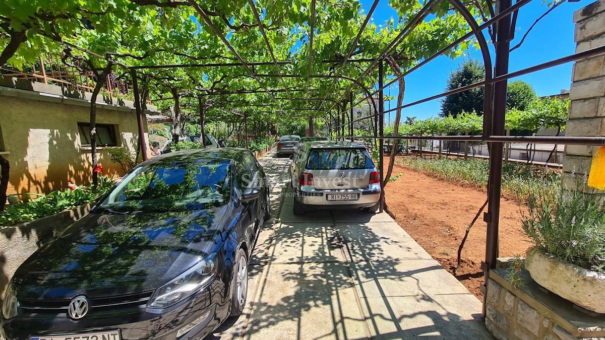 LAURANA, Piano di una casa con giardino, vicino al mare e al centro