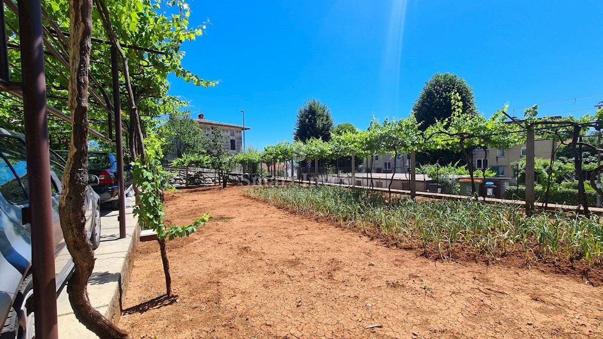 LAURANA, Piano di una casa con giardino, vicino al mare e al centro