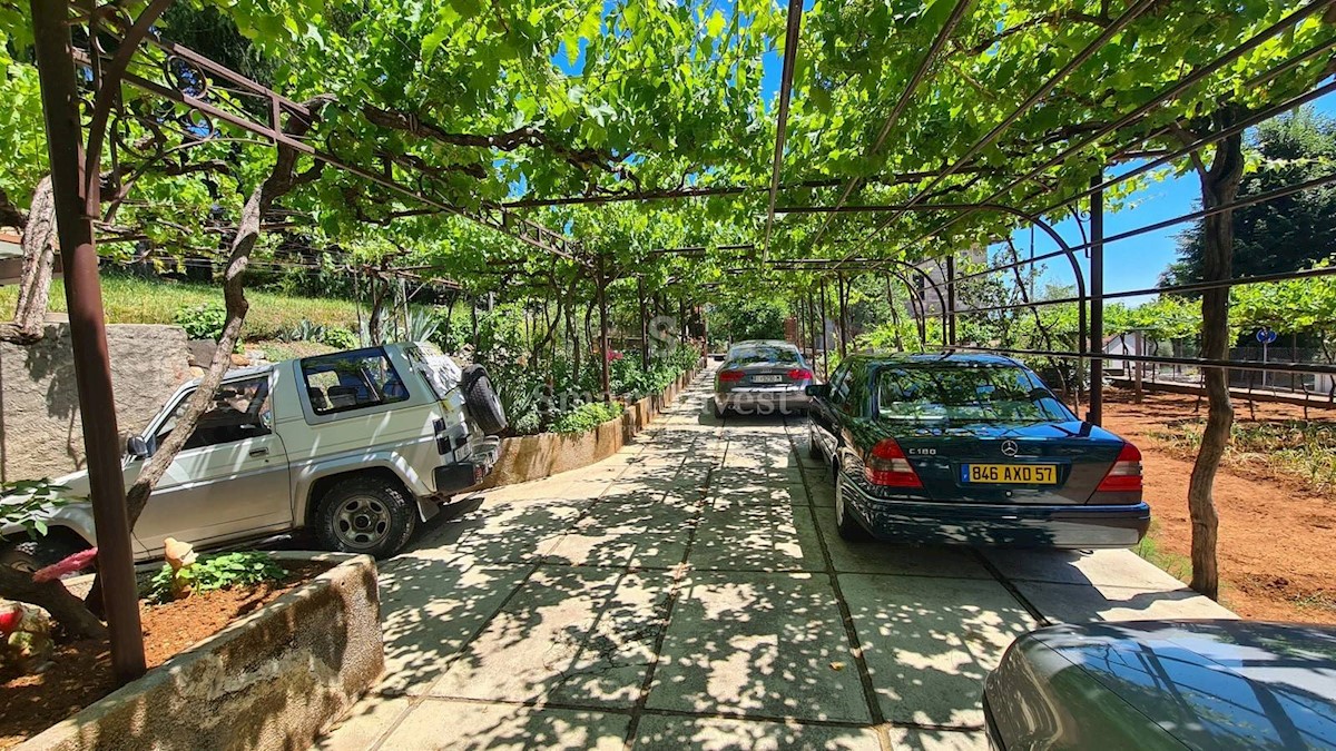 LAURANA, Piano di una casa con giardino, vicino al mare e al centro