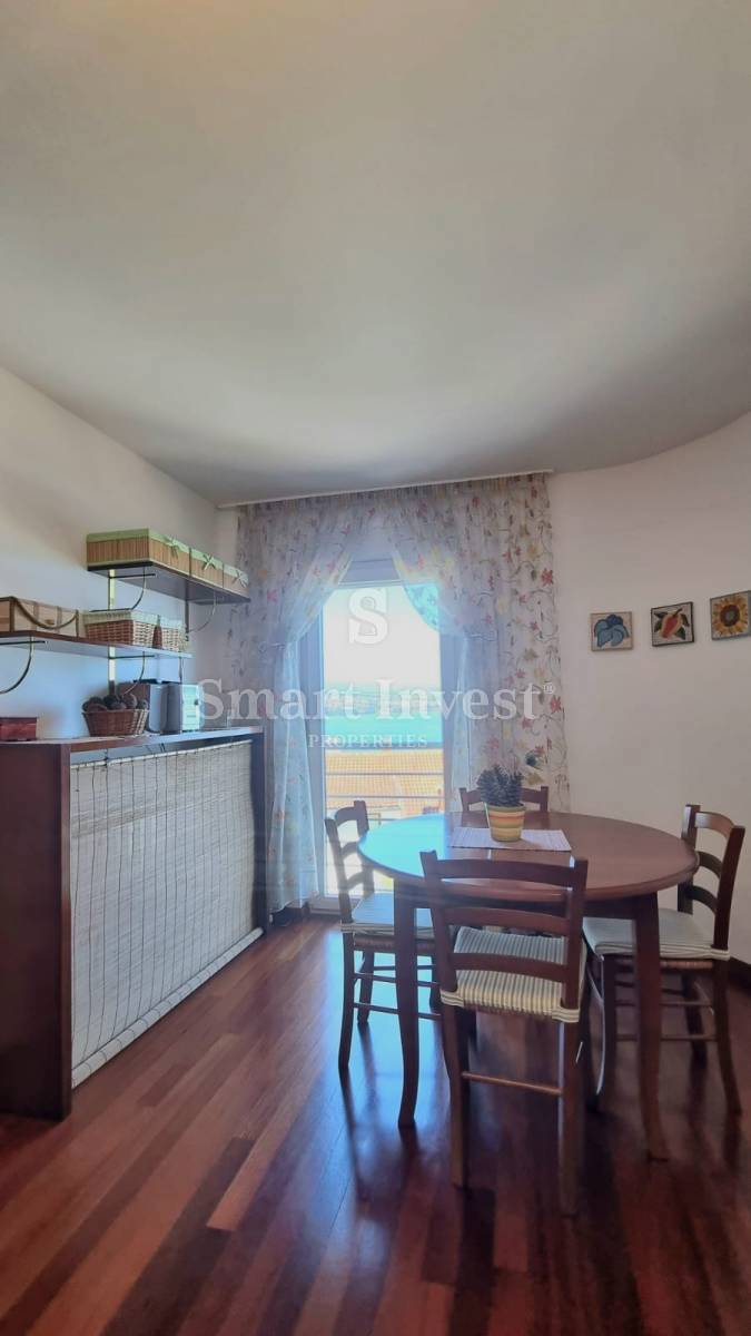 ABBAZIA, trilocale con vista mare e garage, in vendita