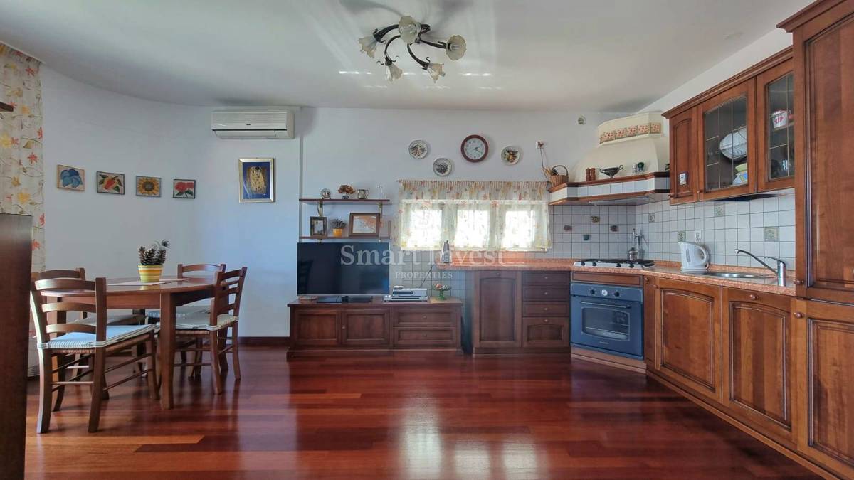 ABBAZIA, trilocale con vista mare e garage, in vendita