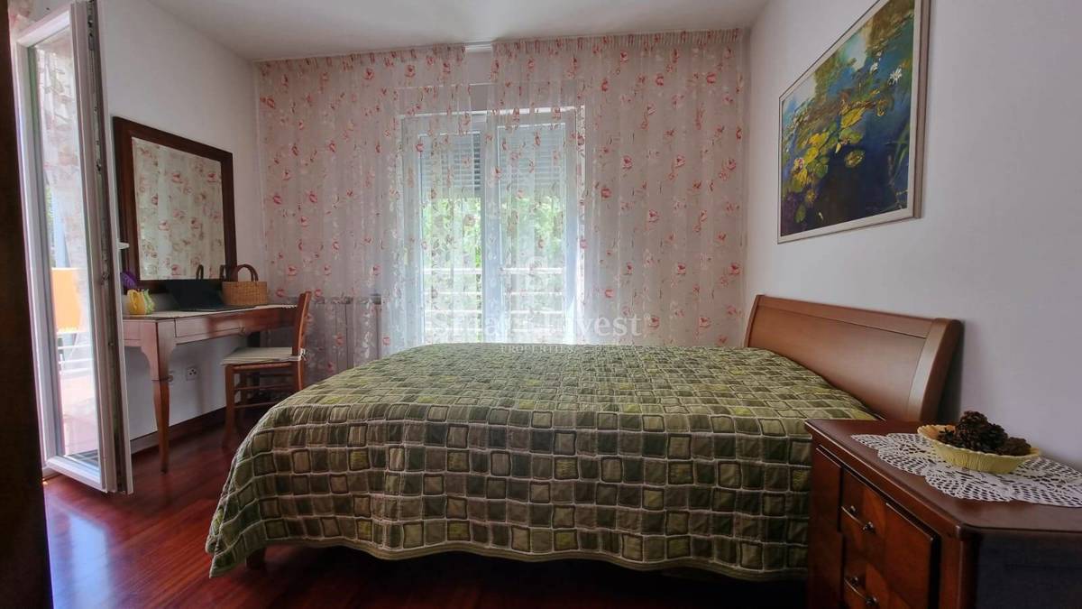 ABBAZIA, trilocale con vista mare e garage, in vendita