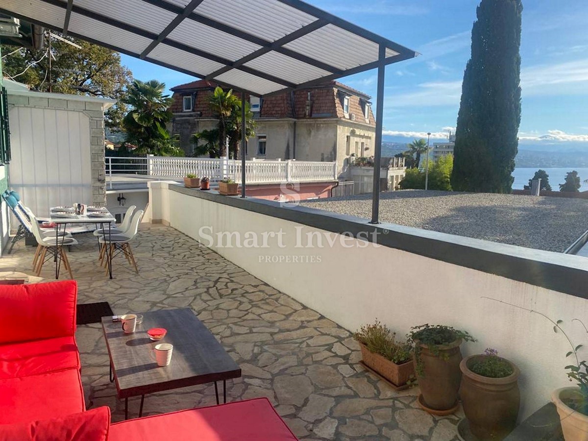 ABBAZIA - CENTRO, appartamento con grande terrazza e splendida vista sul mare