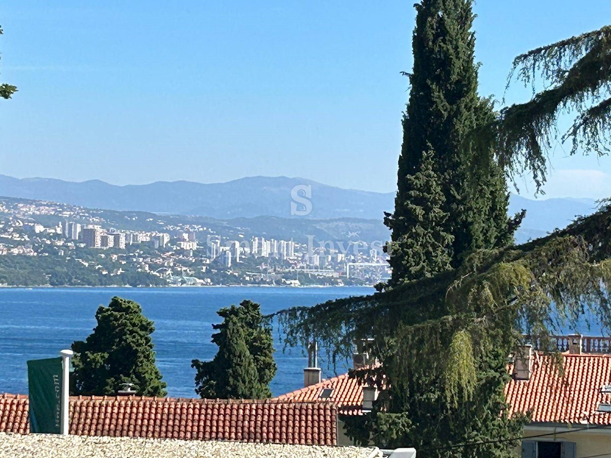 ABBAZIA - CENTRO, appartamento con grande terrazza e splendida vista sul mare