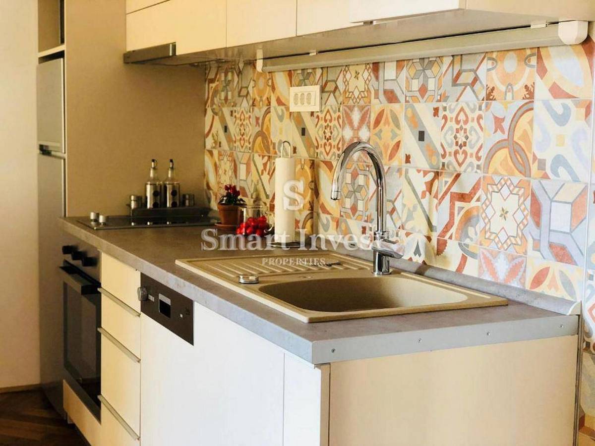 ABBAZIA - CENTRO, due appartamenti ristrutturati in villa storica, a 50 m dal mare