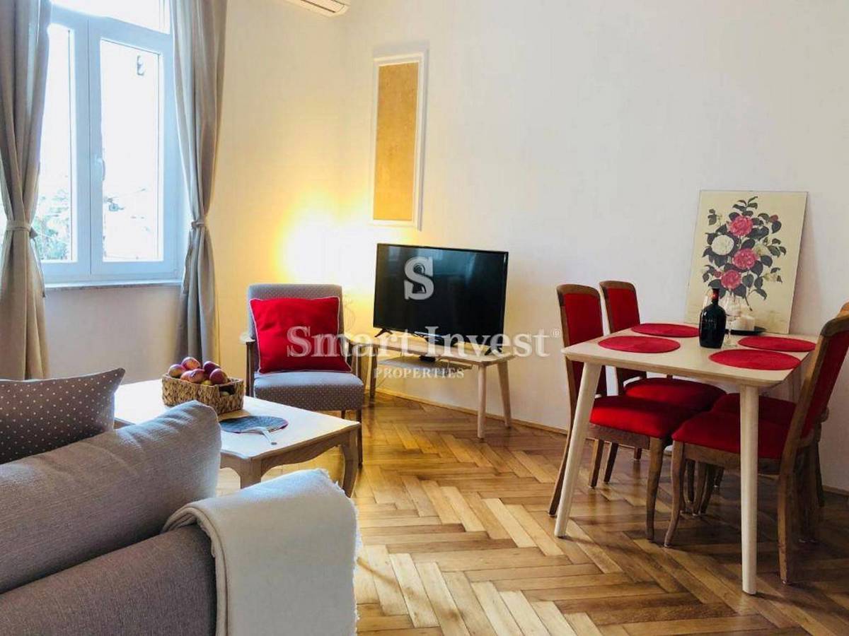 ABBAZIA - CENTRO, due appartamenti ristrutturati in villa storica, a 50 m dal mare