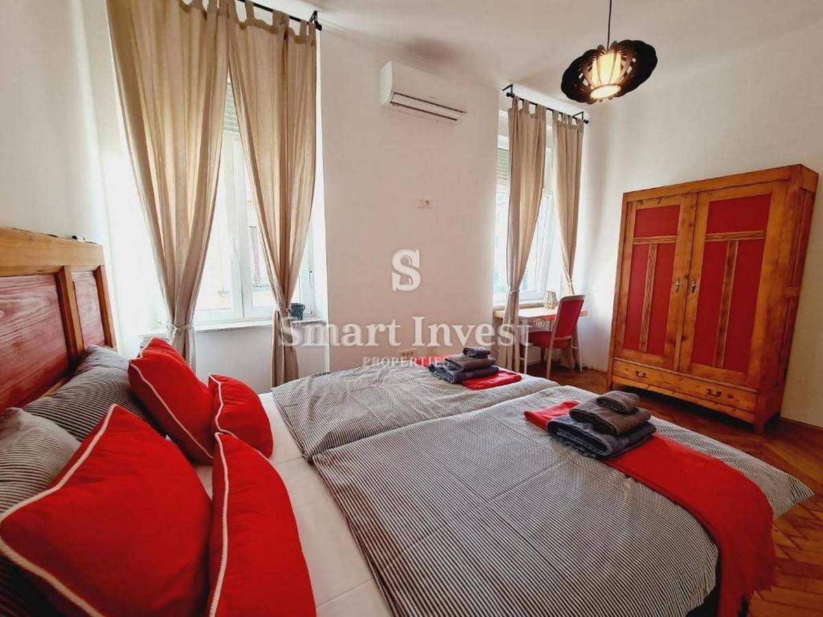 ABBAZIA - CENTRO, due appartamenti ristrutturati in villa storica, a 50 m dal mare