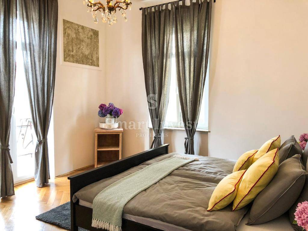 ABBAZIA - CENTRO, due appartamenti ristrutturati in villa storica, a 50 m dal mare