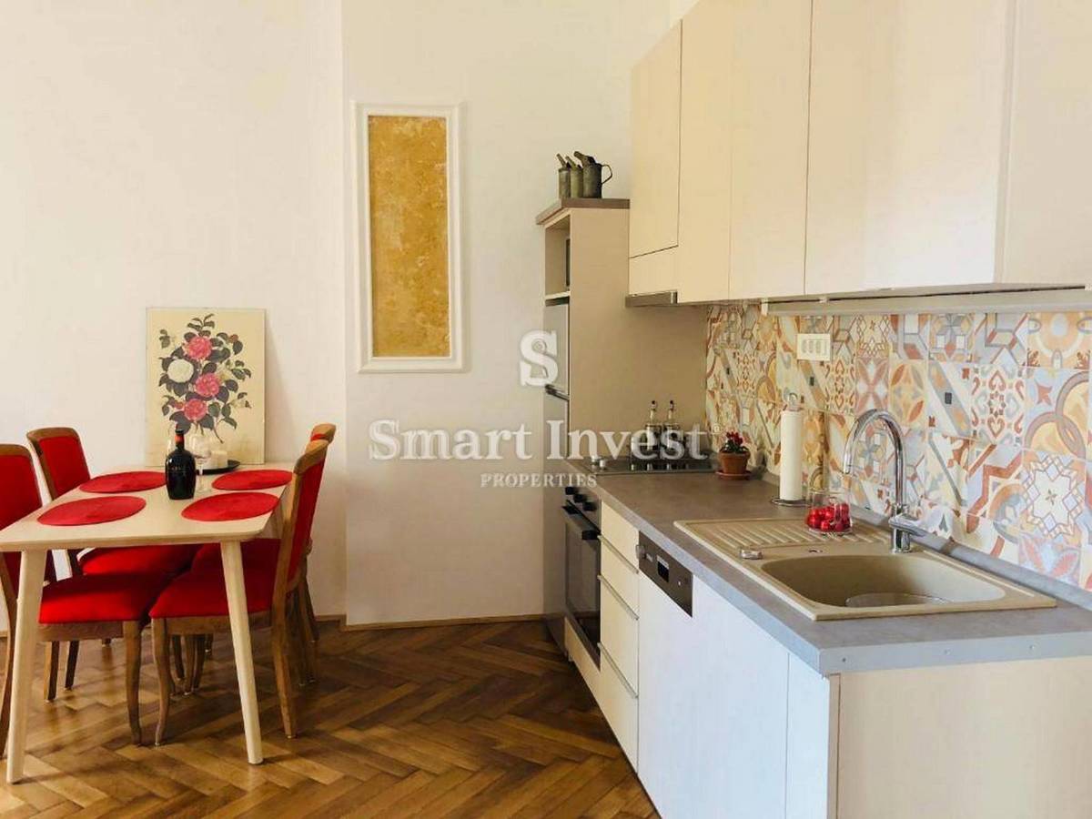 ABBAZIA - CENTRO, due appartamenti ristrutturati in villa storica, a 50 m dal mare