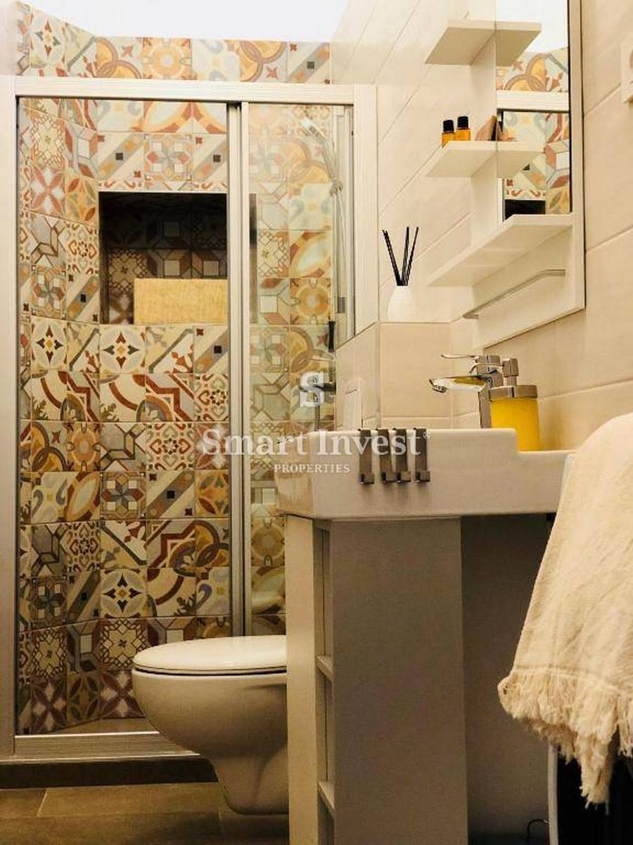 ABBAZIA - CENTRO, due appartamenti ristrutturati in villa storica, a 50 m dal mare