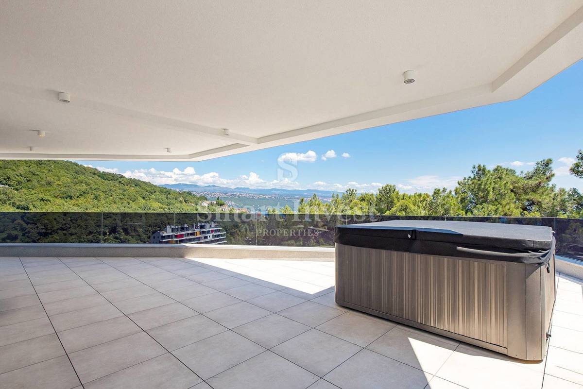 ABBAZIA, lussuoso attico con vista panoramica sul mare