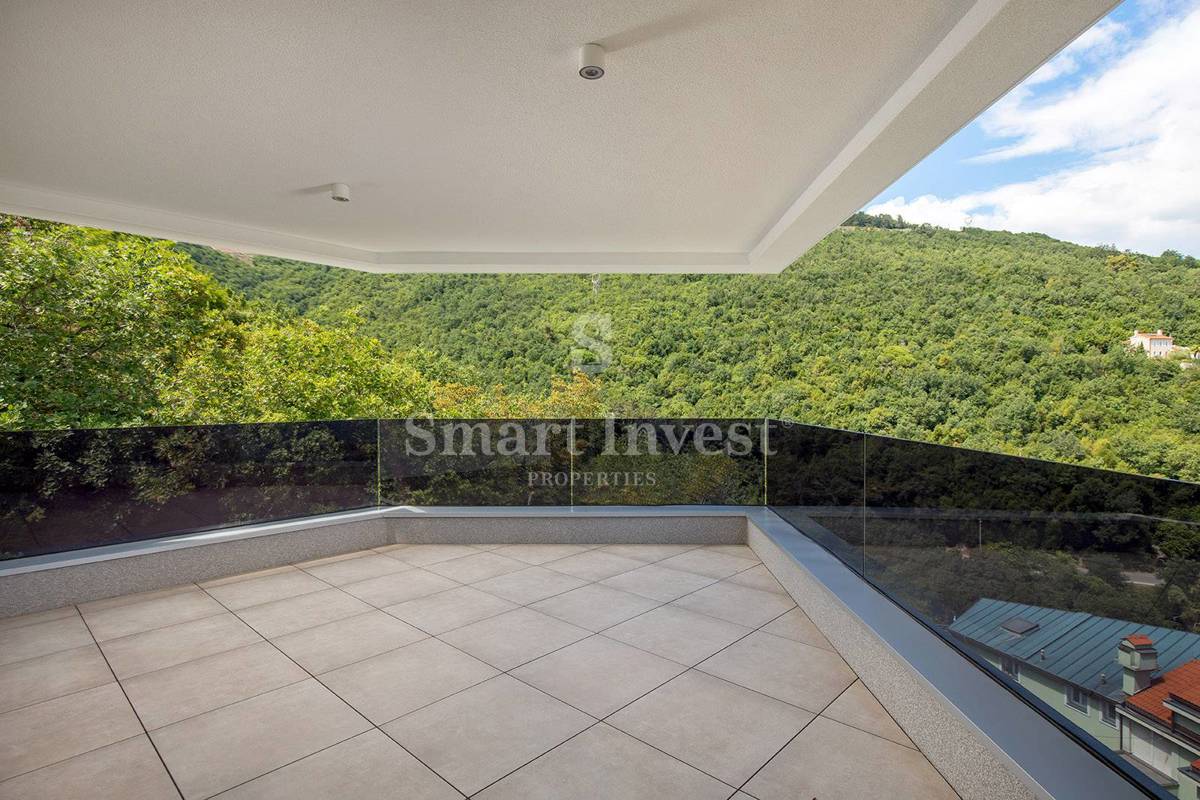 ABBAZIA, lussuoso attico con vista panoramica sul mare